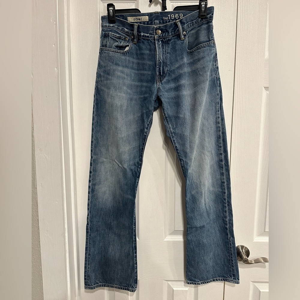GAP Men's Bootcut Jeans in Faded Blue